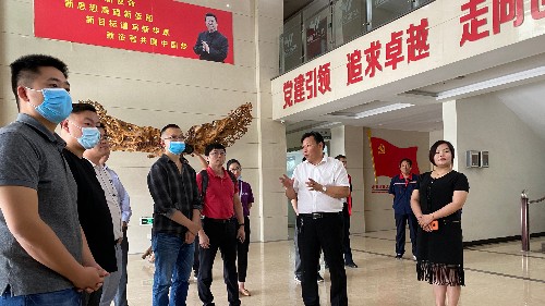 清研基地走進華豫萬通參觀五谷養生鮮湯智能售賣機