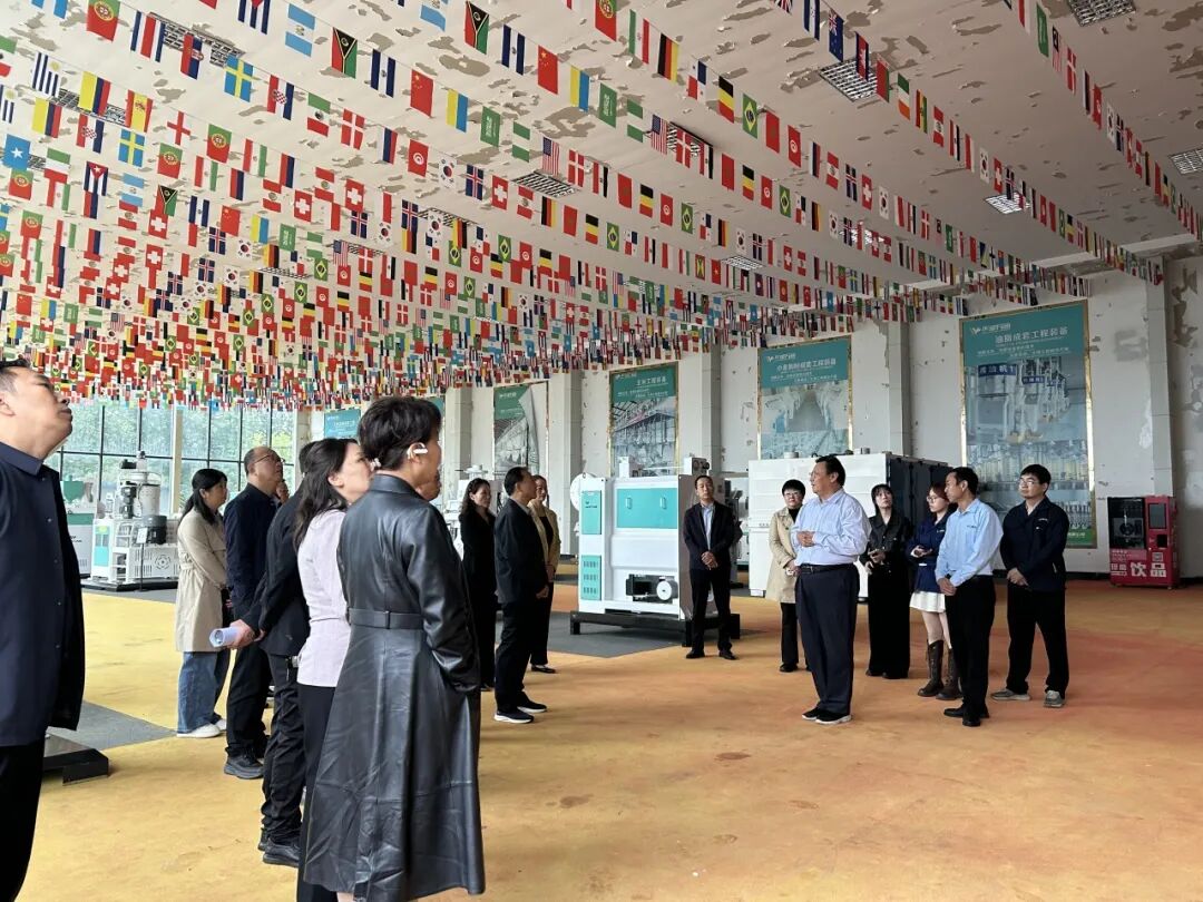 魯山縣人大常委會調(diào)研團(tuán)蒞臨華豫萬通考察指導(dǎo) | 共探玉米雜糧加工設(shè)備科技成果轉(zhuǎn)化新路徑