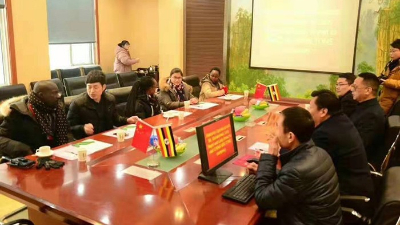 烏干達(dá)國家公共服務(wù)部與財務(wù)部領(lǐng)導(dǎo)蒞臨華豫萬通考察糧食加工技術(shù)