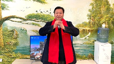 華豫萬通董事長沈鈺現恭祝大家元旦快樂!