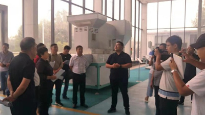 省、市人大領(lǐng)導(dǎo)走進(jìn)華豫萬通調(diào)研參觀糧食加工機械設(shè)備