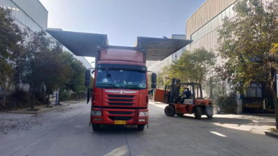 1月13日發往贊比亞的50臺玉米脫皮機裝柜