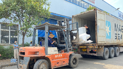 6.28日,由華豫萬通設計承建的烏干達玉米加工成套設備裝箱發貨